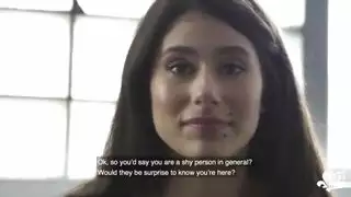 محجبة صغيرة في فرنسا تمص