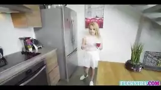 امراة واثنان من الرجال