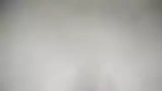 شقراء ذات ثدي طبيعي تمص قضيب صديقها الحميم بعمق