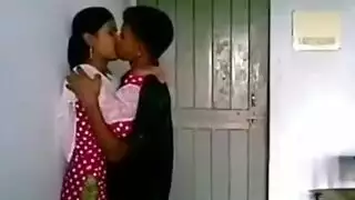 وجه الجلوس هواة اللسان خلف الكواليس