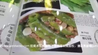 فعل سحاقي صريح مع فتاة ثالثة