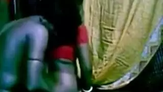 رجال ثنائيو الفضول في إباحية مثلية خام وألعاب مائية