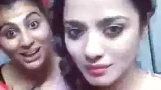 لارا في بورنو منفرد: تلمس كسها حتى الوصول لهزة قوية