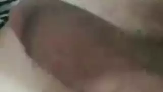 ٢ الفحل ذو النظارات يضرب كس وهو يرتدي جواربه