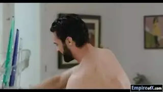 فتحة الشقراء المثقوبة تُدمر بزب أسود كبير في جنس صعب