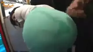 خيال العلاقة الجنسية الجماعية في الحافلة: عشرات الأعضاء الذكرية ولعب قاسي بالمؤخرة