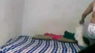 محروم من النيك، ينيك عاهرة راغبة في بيت دعارة