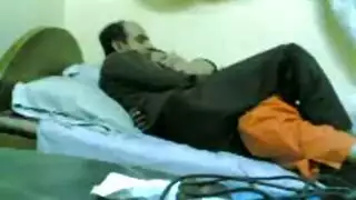 زوجان مصريان ساخنان: جنس شرجي قاسي وعصر الثدي في فيلم إباحي