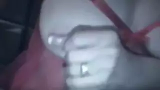 جنس قوي في القطار مرتدية الملابس الداخلية الحمراء فقط