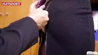 مؤخرة فاتنة تمت ممارسة الجنس معها في مشهد صريح إكس إكس إكس
