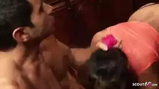 ثديان كبيران ومثاليان يُغطيان بالسائل المنوي