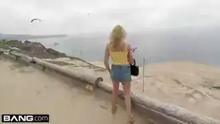صوفيا لوكس تُهيمن عليها أمٌ مثيرة