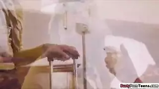 استسلام شرجي كامل: تمدد وآهات