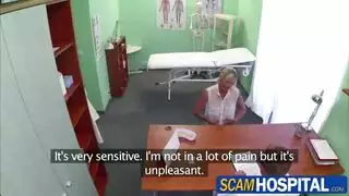 شقراء ذات فرج مشعر تريد قضيباً كبيراً بيأس