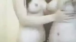 بنت آسيوية تتناك لاول مرة