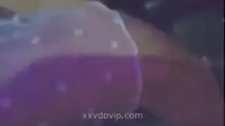 يعزم أصدقاءه في عيد ميلاد امه
