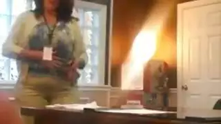 سكس موظفة شرموطة تعشق الزب تمص زب زميلها الثخين في الحمام و المدير يقفشهم مترجم