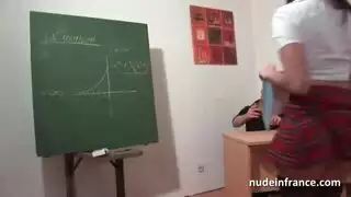 فيديو سكس عربي صريح: عريس مثير يمارس الجنس مع امرأته بعمق في منزله