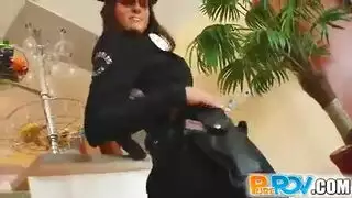 تمص العير الكبير بحرارة وتبلع المني الساخن