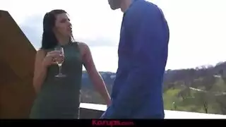 جوردن كينت يضرب مهبل عاهرة شقراء ضيقة