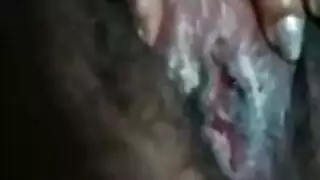 مغامرة فتحة شرج ممتلئة: فتاة سمراء تخدم عدة رجال في إباحية صريحة