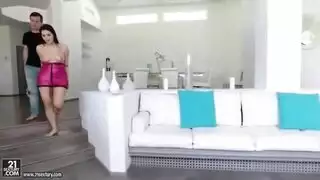فندق صغير افتراضية فتاة غبية