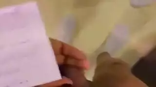 ديوث يشارك أصدقائه بنيك زوجته