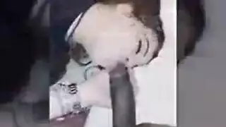 ثلاثية في المطبخ: قضيبان أسودان ضخمان يضاجعان فتاة مورية مثارة