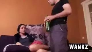يتشاركان سرير محارم