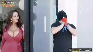 سكران يهاجم اخته