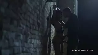 تحرق له زبه