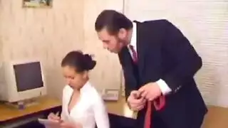 يدخل على غرفتها وهي نائمة