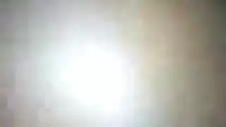 الفتاة المثيرة كيلي لا تجد قضيبًا كبيرًا لتُدخله بعنف