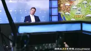 اعلميه تتنك أمام التلفزيون