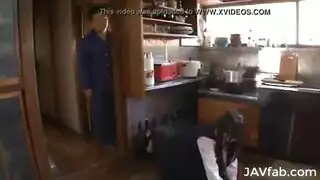 اختي بالتبني الحيحانه قفشتني وانا بنيك مرات ابويا وفشخت كسها