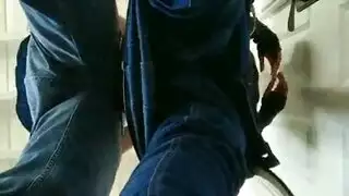 غارت عليه من بنت خالته فصالحها وناكها