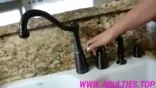قذف الترانزيستور على وجه القرنية في مقطع xxx