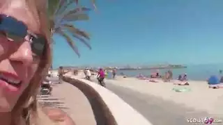 ينتاك من زوجته في زب صناعي