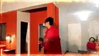 إعارة الزوجة: صديقي يلقحها أمامي