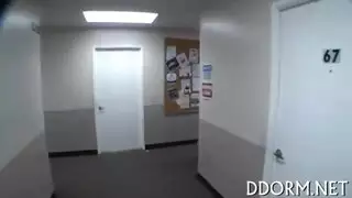 حفلة جنس جماعي في الكلية: علاقة جنس جماعية لسكارى وضربات جنسية قوية