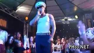 توسيع شرجي مع يونغ أنجلز – حركة خشن على عمود التعري