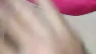 زوجة عربية مثيرة تبتلع السائل المنوي في فيلم إباحي