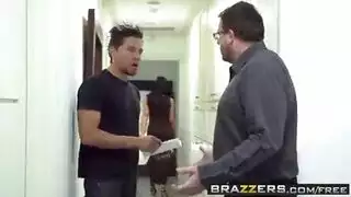الزوجة تعود من العمل فتجد زوجها ينيك امهاvn4dnauqjj2h