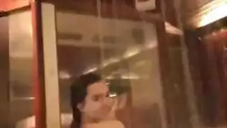 زوجة مثيرة تمارس الجنس مع زوجها مرتدية جوارب سوداء فقط