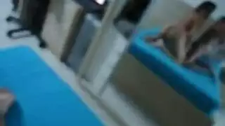 هذه الصديقات لاتينا تقبيل بشغف وقضاء وقت ممتع بينما يحصل كل منهم على اللعنة