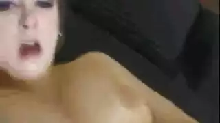 مربربه جميله تتناك في طيزها الكبير