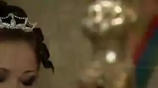 أليكسا تفتح ساقيها وتئن مع هزازها