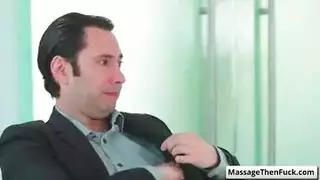 كلو الصغيرة تكسب سائله بجلسة مص عاطفية في سريره