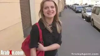 العاهرة المراهقة الروسية تفعل أي شيء من أجل المال