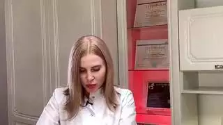 هي ترتب أعمق إباحية بصفعات الجلد